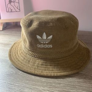 ADIDAS BUCKET HAT